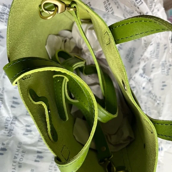 Portland Leather Green Apple mini crossbody - Picture 5 of 8